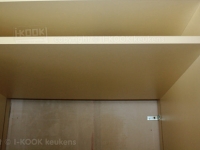 (Half) hoge keukenkasten aan de muur verankeren.