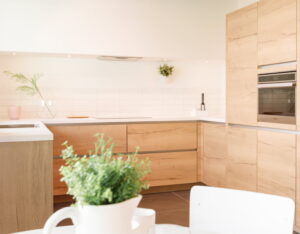 Keuken afzuiging voorbeeld 1: Houten keuken met inbouwunit Keuken afzuiging voorbeeld 1: Houten keuken met inbouwunit