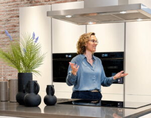 I-KOOK keukencoach Jessica geeft keukenadvies