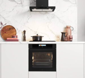 Mat zwart Pelgrim oven, inductie kookplaat en afzuigkap - keukentrend 2020 Mat zwart Pelgrim oven, inductie kookplaat en afzuigkap - keukentrend 2020