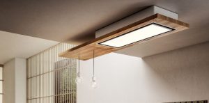 Sfeervolle plafond afzuigkap met houtomkleding en gezellige lampjes