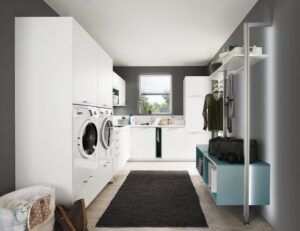 Nobilia bijkeuken & wasruimte wit met wasmachine en droger ingebouwd in een kast