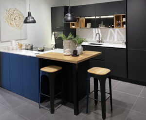 Bosch inductie kookplaat met afzuiging in kookeiland met bar Bosch inductie kookplaat met afzuiging in kookeiland met bar