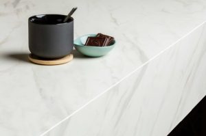 Foto: Wit marmerlook keukenblad tot 10cm bladdikte: TopCore Virtuous Wit marmerlook keukenblad tot 10cm bladdikte: TopCore Virtuous – Dekker Zevenhuizen
