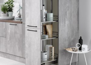 Grijze beton keuken met zwarte keukengrepen, apothekerskast, Häcker keuken Comet Grijze beton keuken met zwarte keukengrepen, apothekerskast, Häcker keuken Comet