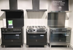 RVS en zwarte Bertazzoni fornuizen: Bertazzoni inductie fornuizen (5 kookzones) en gasfornuis (6 pits)