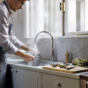Grijze modern klassieke keuken met Quooker Classic Fusion kokend-water-kraan