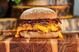 Broodje hete kip kaas pulled chicken - Natan Machado Fotografia Gastronomica Broodje hete kip kaas pulled chicken - Natan Machado Fotografia Gastronomica