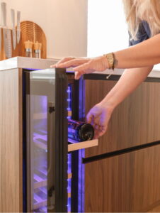 Inbouw wijnklimaatkast voor een luxe keuken design - Binnenkijker bij trotse I-KOOK klant, Tilburg @onsgezinvanhierendaar