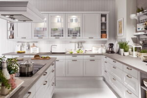 Witte landelijke keuken met schouw, Nobilia York