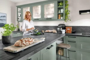 Verlichting keuken landelijk binnen keukenkastjes, Nobilia groene landelijke keuken Cascada