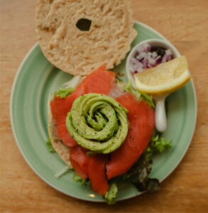 Avocado zalm bagel - Viridiana Rivera, Pexels Avocado zalm bagel - Viridiana Rivera, Pexels