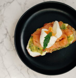 Broodje zalm avocado ei - Ready Made, Pexels Broodje zalm avocado ei - Ready Made, Pexels