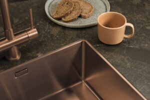 Natuursteenlook donker bruin keramieken aanrechtblad Evora Ceramics Breccia di Oro