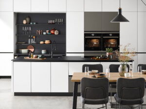Zwarte wandplanken, Nobilia keuken Artis 938