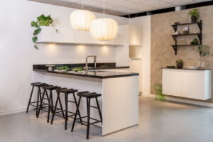 Boven keukenbar Japandi hanglampen ballon vorm Light & Living Plumeria