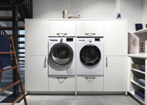Keuken met wasmachine en droger - praktische keukenkast voor wasmachine met heel veel opbergruimte Keuken met wasmachine en droger - praktische keukenkast voor wasmachine met heel veel opbergruimte