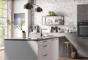 Moderne witte T-keuken met koffie hoekje Moderne witte T-keuken met koffie hoekje